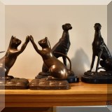 D11. Bookends.